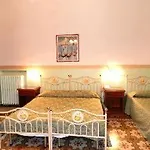فندق Desiree 3*