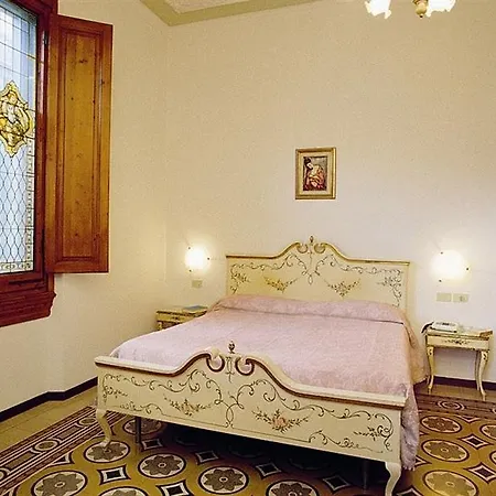 Отель Desiree