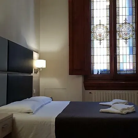 Otel Desiree 3*