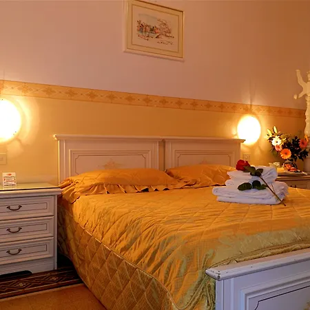 Desiree Hotel 3*